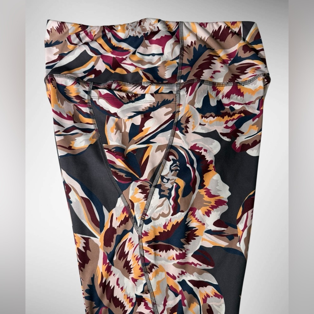 Nanette Lepore Play Abstract Floral 7/8 Leggings w/ Pocket | Size L - Picture 9 of 12